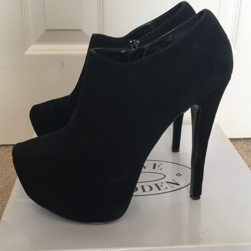 Steve Madden Vippper Black Suede shoes Size: 10